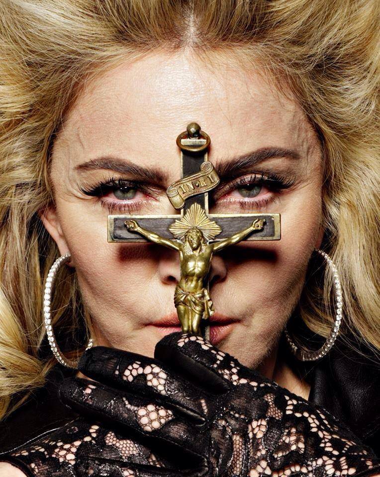 Madonna prima e dopo photoshop (2)