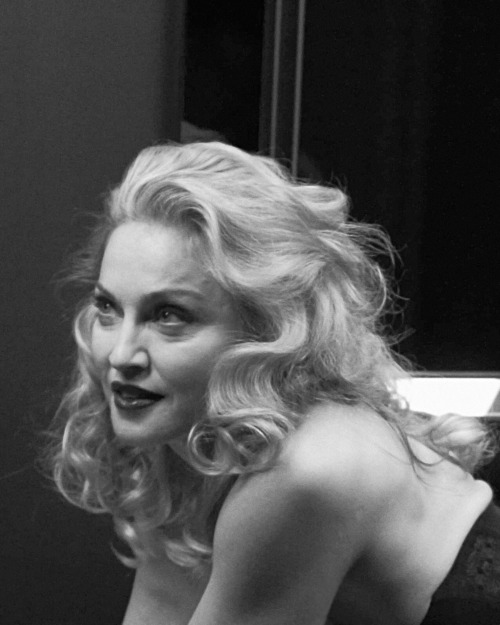Madonna Outtakes No Photoshop (2)