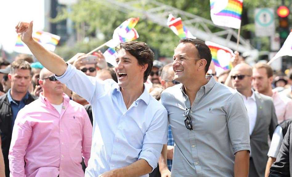 Justin Trudeau sfila al Gay Pride con il primo ministro irlandese e suo marito