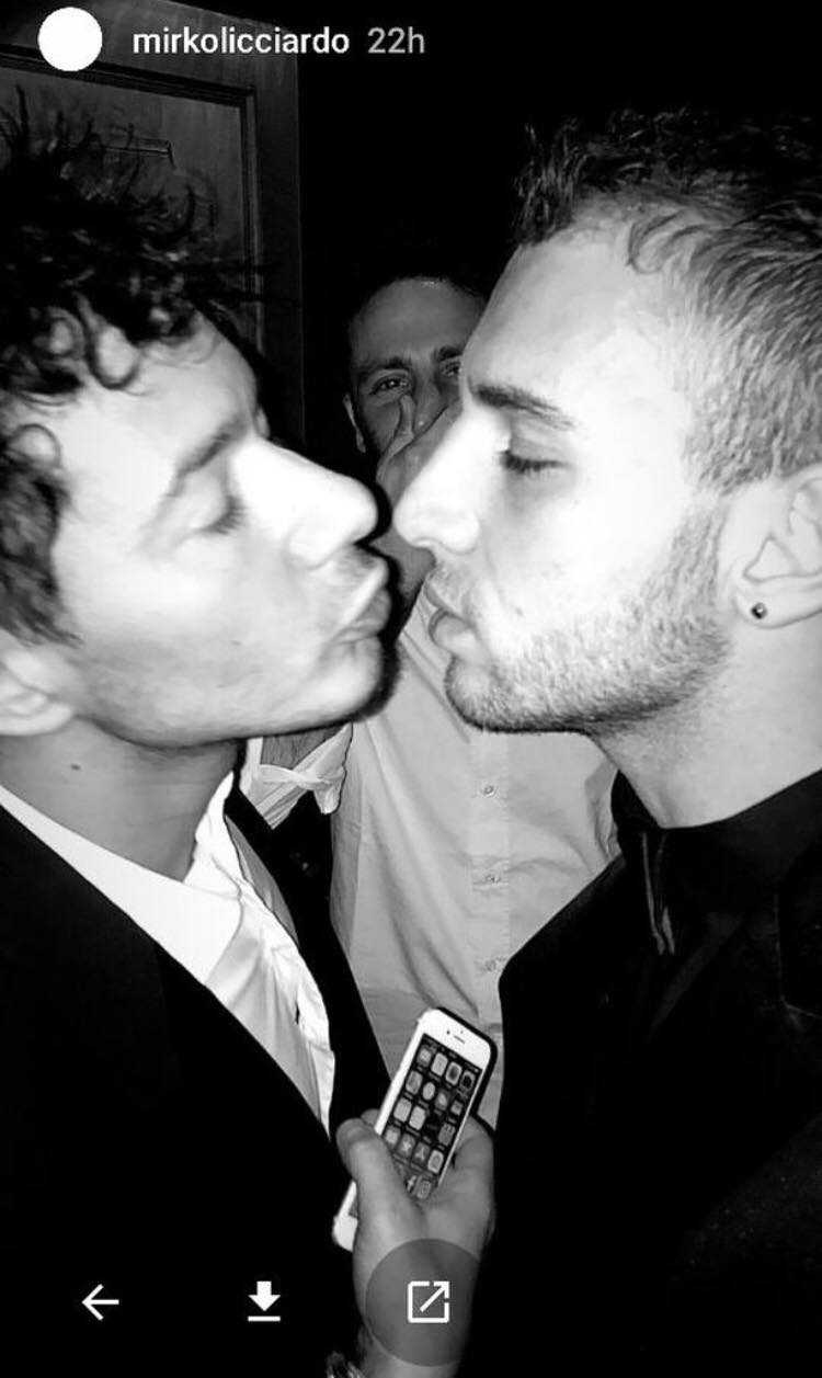 Alex Di Giorgio e Nicolo Mantovani bacio gay (3)
