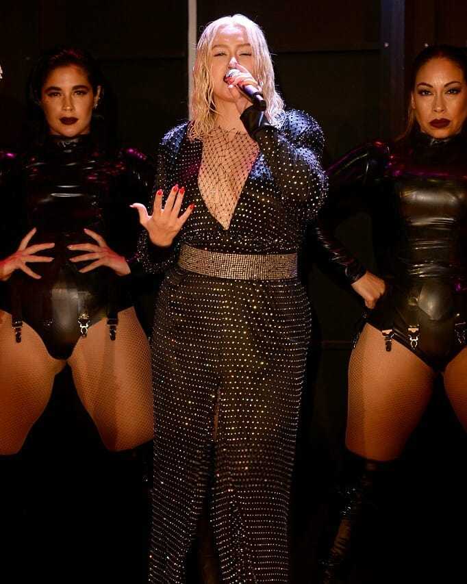 Christina Aguilera performance Drag Queen (3)