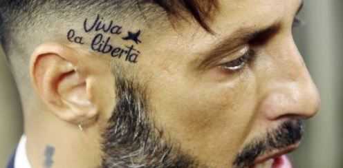 Fabrizio Corona Viva la Liberta tatuaggio
