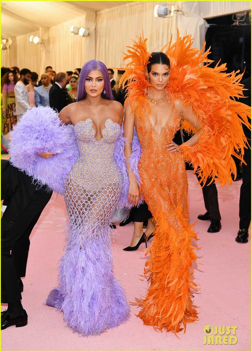 kendall-kylie-jenner-jaw-dropping-looks-met-gala-03