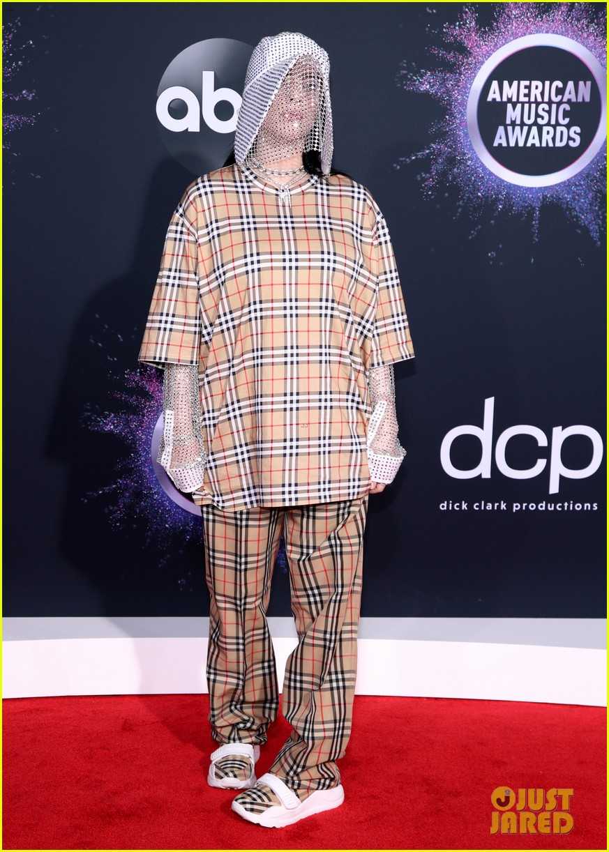 billie-eilish-steps-out-at-2019-american-music-awards-05